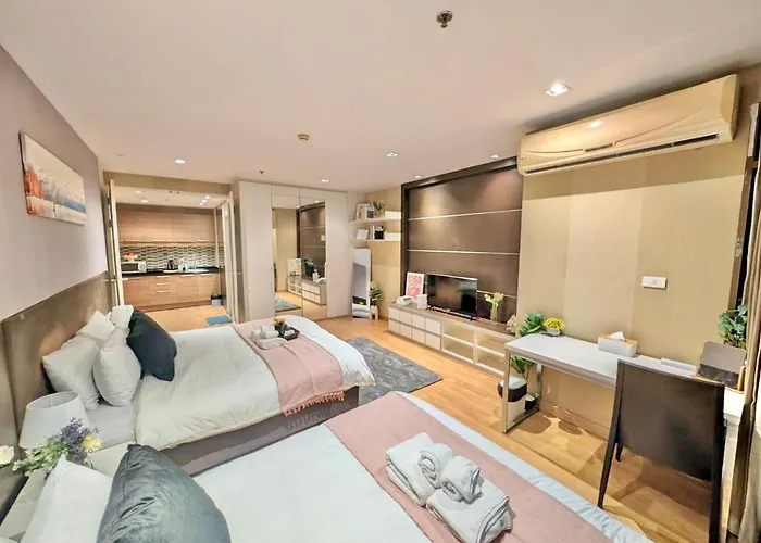 Spacious And Renovated 1-Bedroom 100M To Nana Bts - 55 Sqm