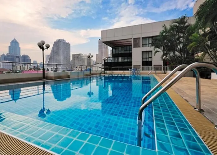 Spacious And Renovated 1-Bedroom 100M To Nana Bts - 55 Sqm