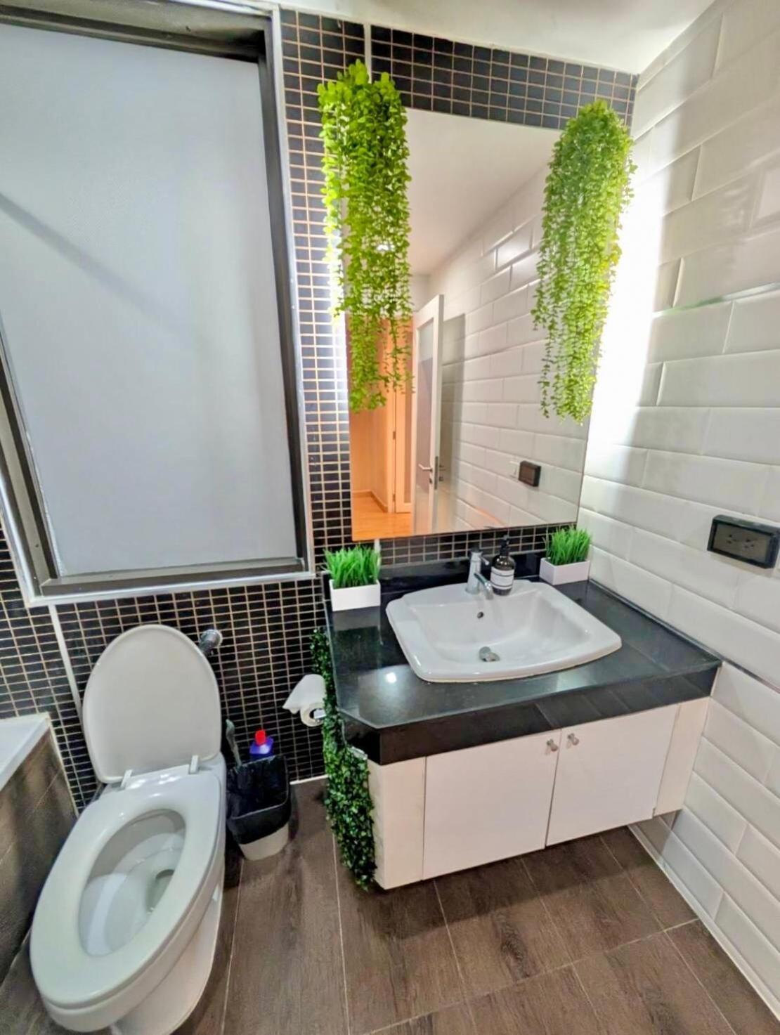 Apartemen Spacious And Renovated 1-bedroom 100m To Nana Bts - 55 Sqm Bangkok